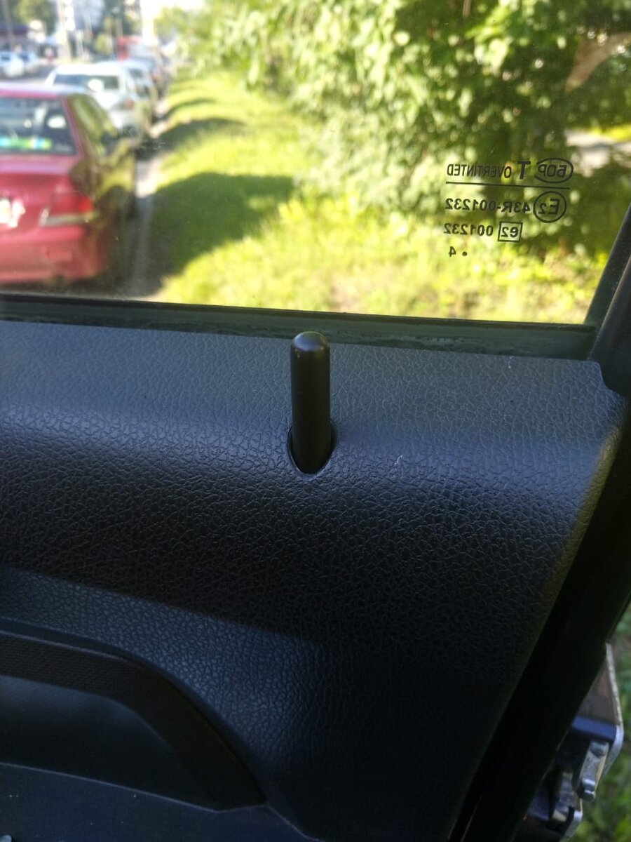 Кнопки на боковых дверях