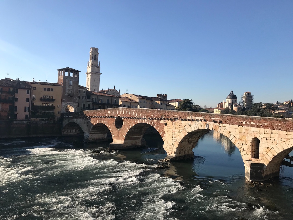 Верона. Мост: Понте Пьетра ( 89г. до н.э.)