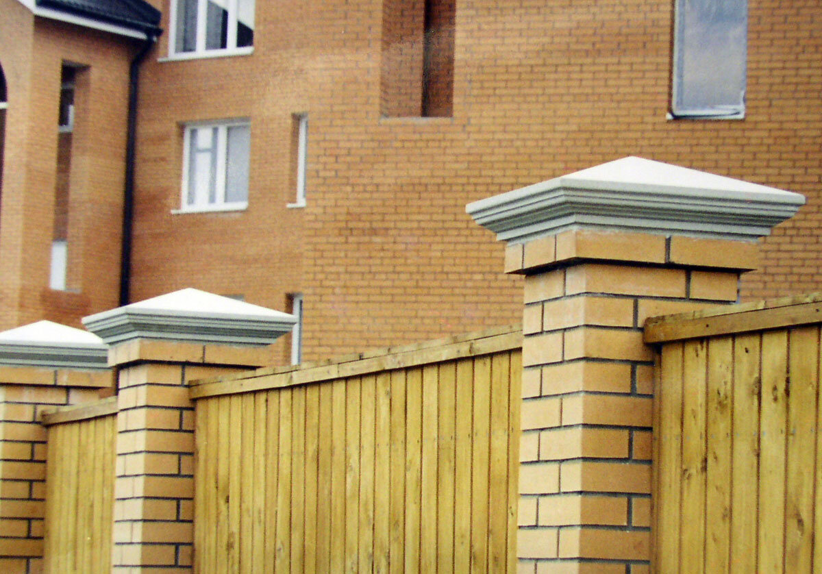 Крышки на столбы забора