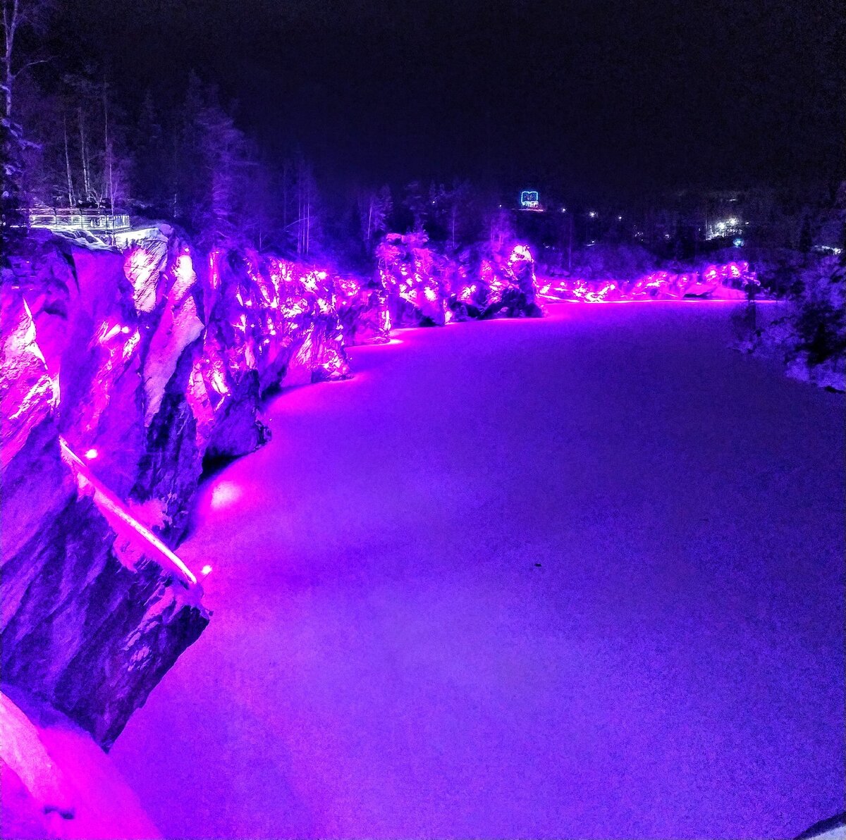 Вечерняя подсветка - сказочное зрелище.