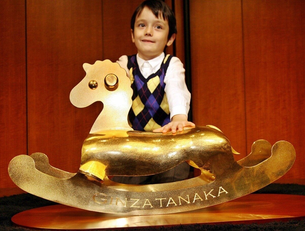 Золотая лошадка от Ginza Tanaka. Фото: celebritynetworth.com