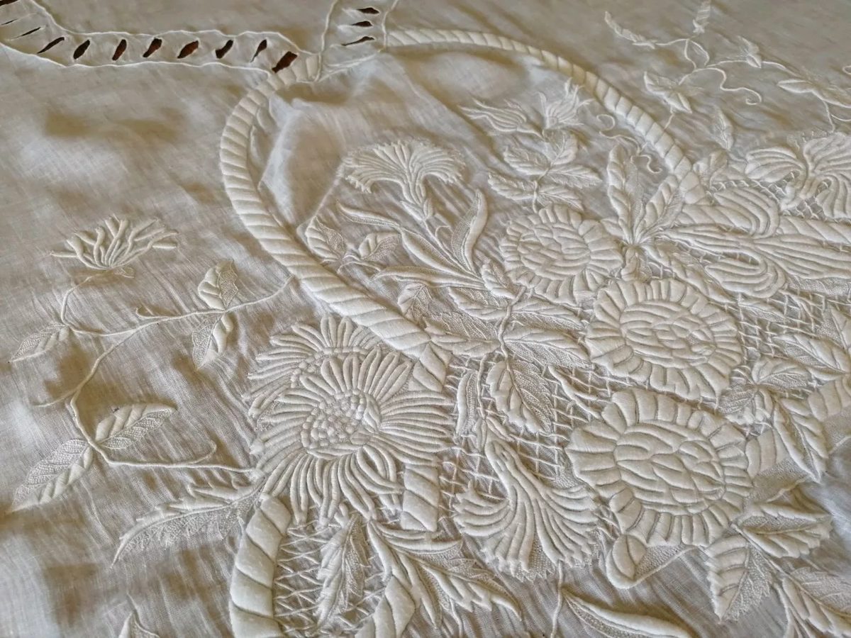 Французская белая гладь. Фото с сайта livemaster.ru