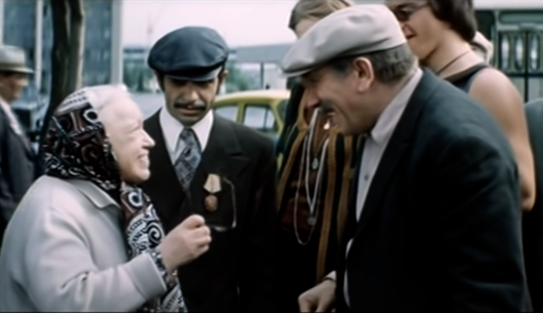 Кадр из фильма "Когда наступает сентябрь..."