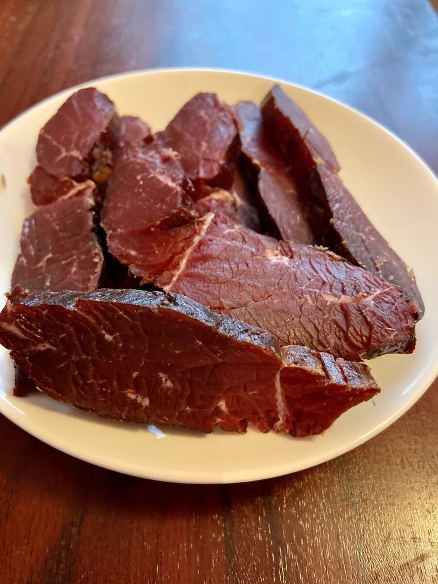 Сырокопченая оленина (Фото автора канала)