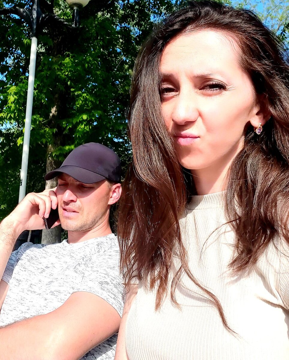 Работает в парке во время прогулки...