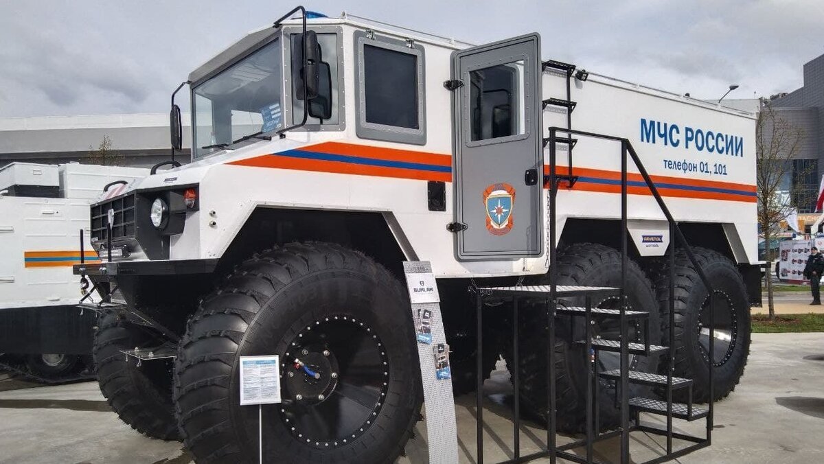 Снегоболотоход "Бурлак" грузопассажирский. Модель-02.001. Фото — "Технология машиностроения"