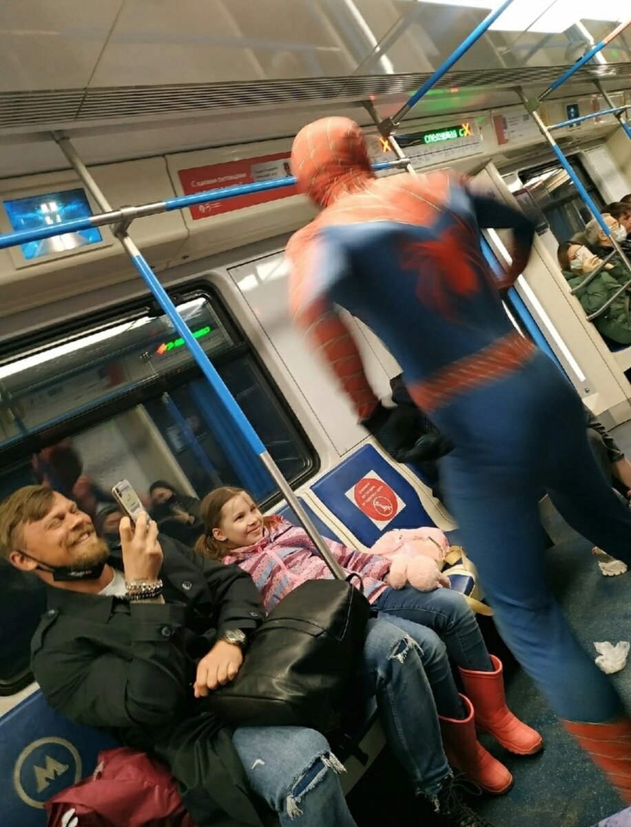 Вагон метро. Петербургский метрополитен вакансии. Толпа в метро. Выходные в метро. Метро питер поезда.