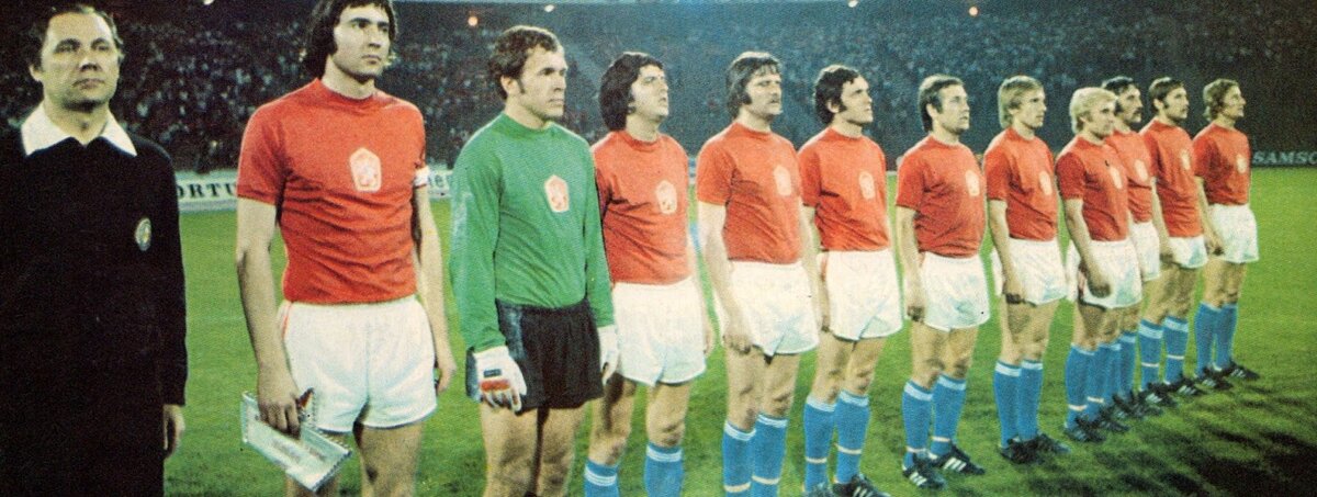 бразилия швеция 1958 пеле. футбол история чемпионата. футбол история чемпионата. футбол история чемпионата. чемпионат европы логотип.