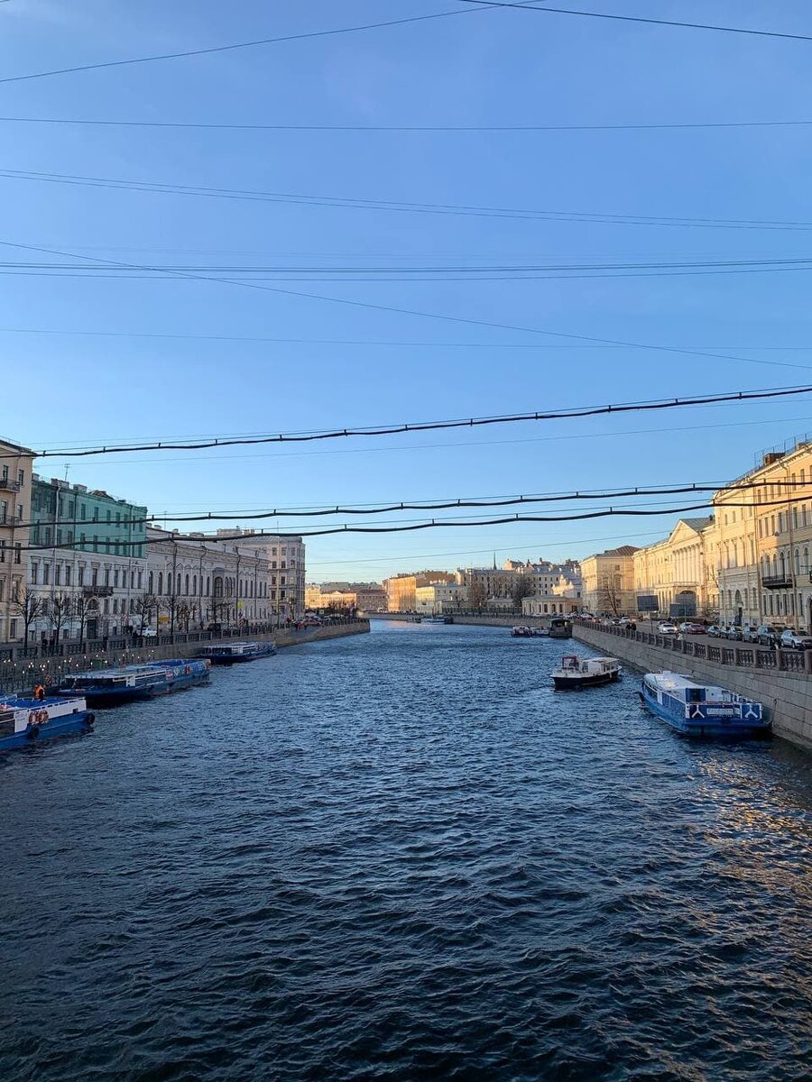 Вид с Аничкова моста на р. Фонтанка