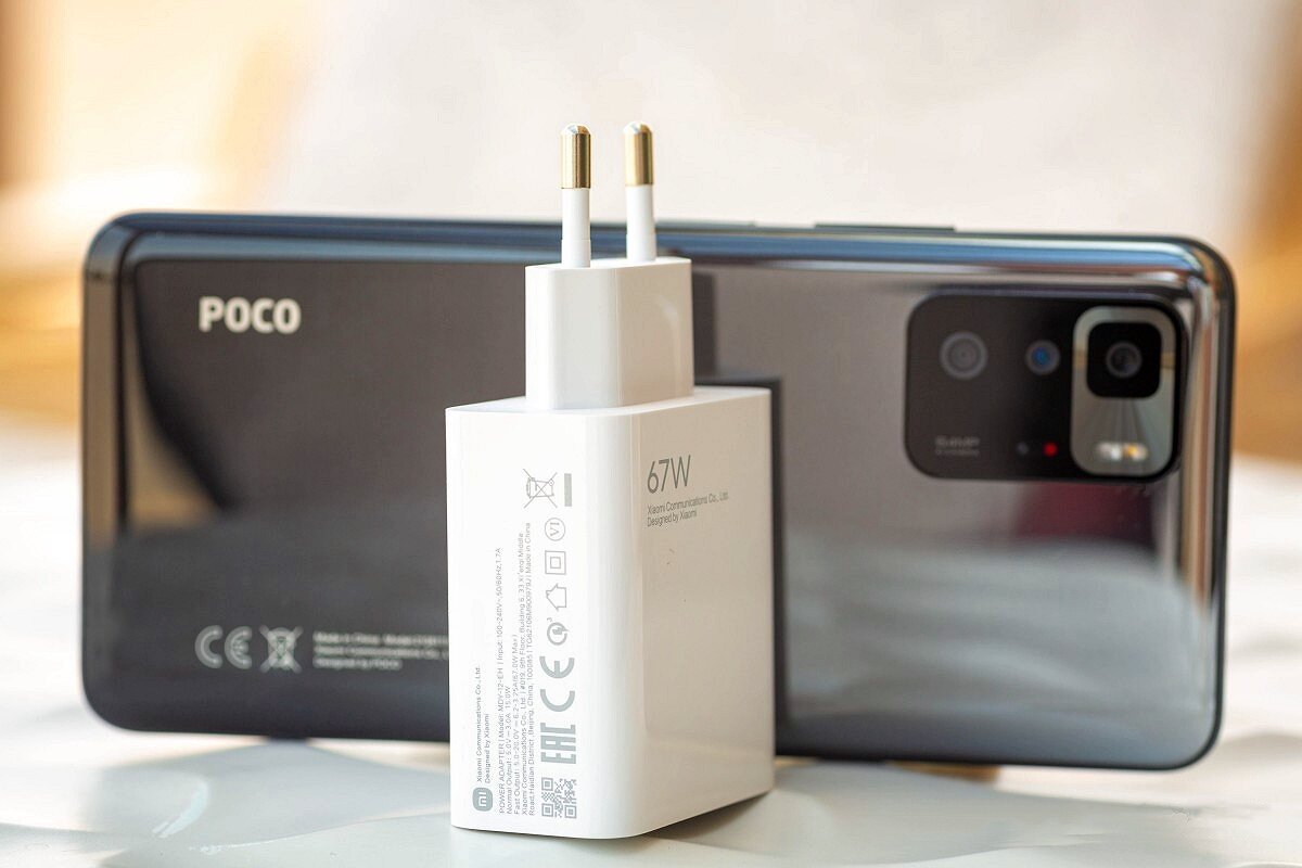 Зарядка poco x5 5g. Poco x3 gt коробка. Poco x5 Pro комплект. Блок питания poco x3 Pro. Беспроводная зарядка poco x3 gt.