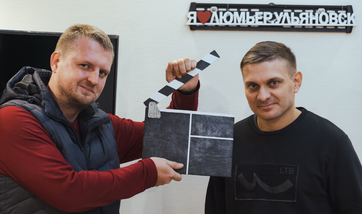 Справа второй режиссёр «Три Икс Медиа» Роман Уздин