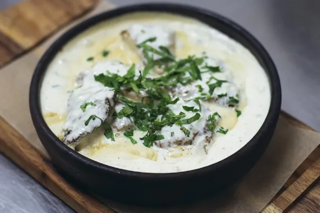 Чкмерули в сливочном соусе 