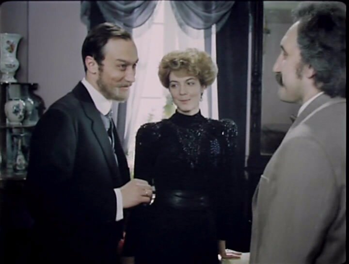 Кадр из фильма «Крейцерова соната», 1987 год. Позднышев, его жена и музыкант. 