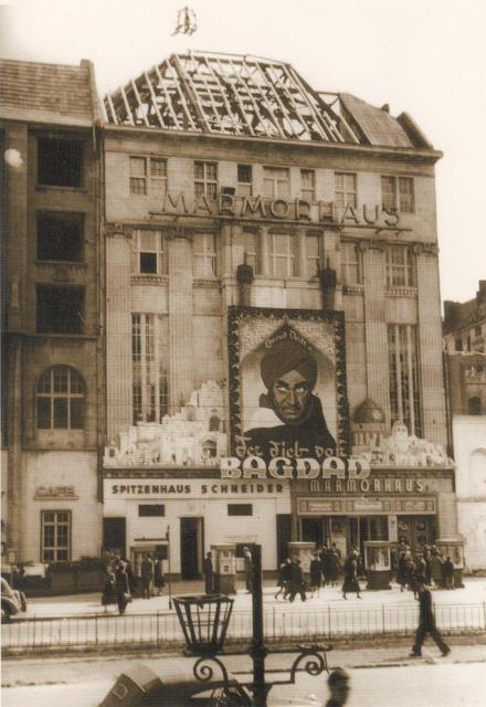 Марморхаус, начало 1940-х. На афише - американский фильм "Багдадский вор" с Конрадом Фейдтом