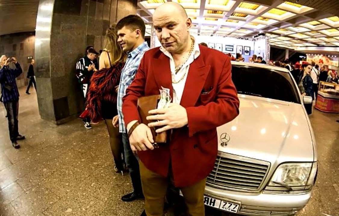 Скриншот из д/ф "Малиновые пиджаки", ютуб, свободный доступ