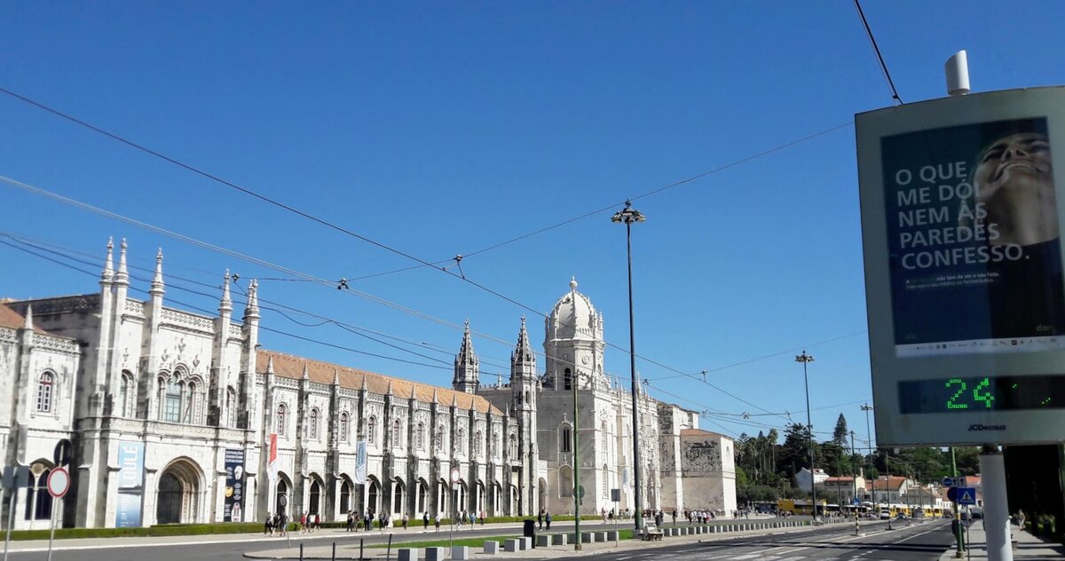 В церкви этого монастыря молился в тот день король...