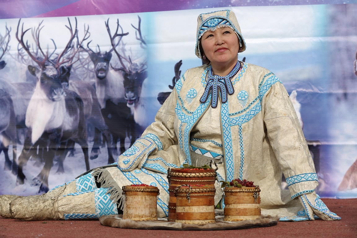 Новогодний стол -  не просто изысканные вкусные блюда, это еще и  народные традиции.