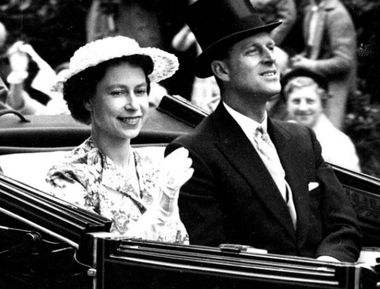 Елизавета II с супругом. Фото: www.instagram.com/sussexroyal