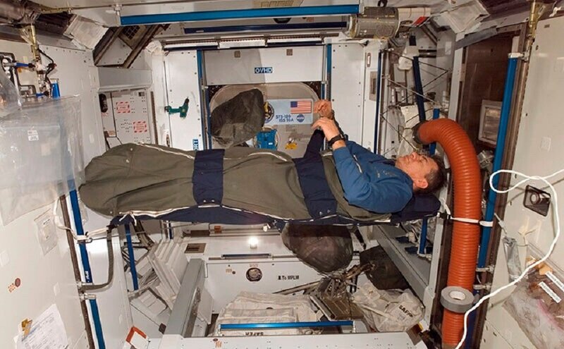  Спальное место космонавта