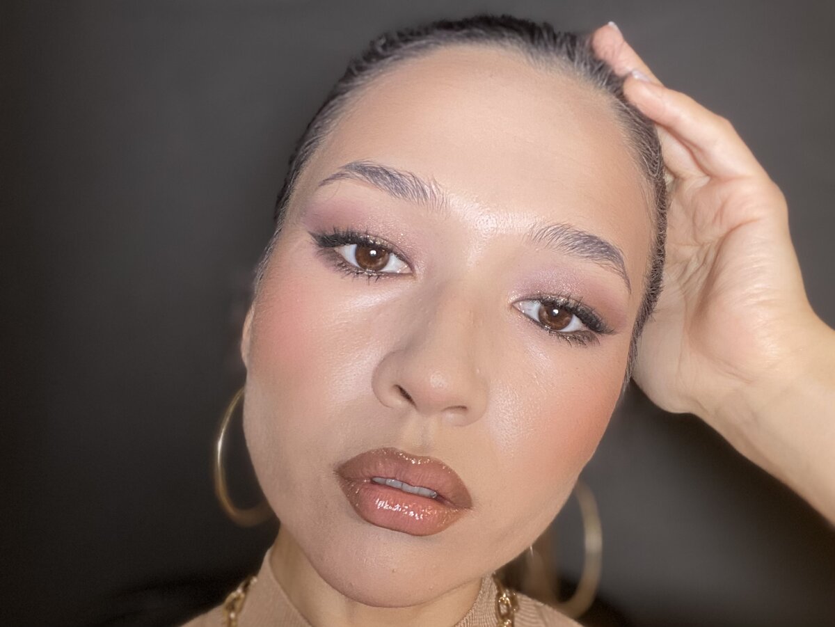 Я сама работала консультантом в магазине косметики. Поэтому знаю, что у продавцов есть планы, которые им нужно выполнять.