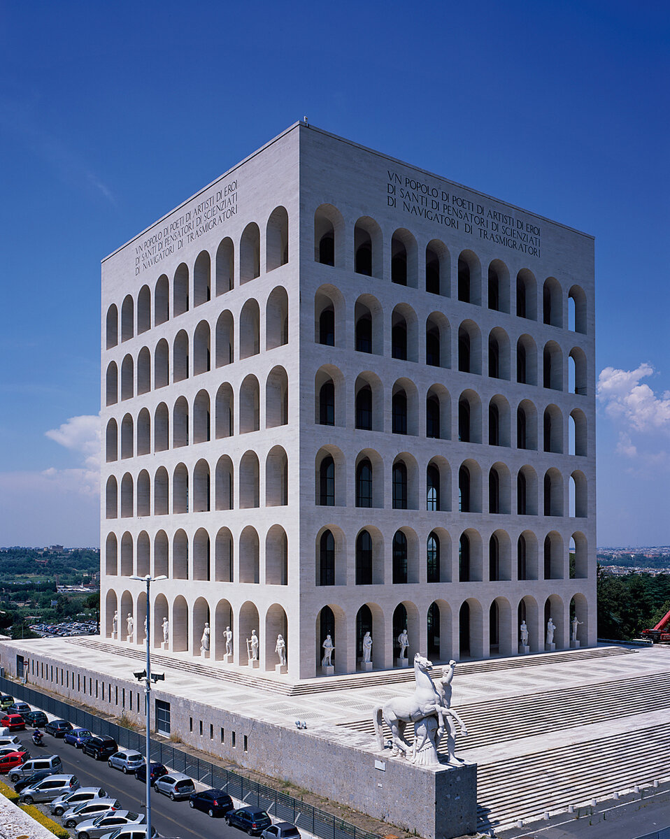 Дворец римской цивилизации, Рим.  Архитекторы Э. ла Падула, Д. Гуеррини, М. Романо