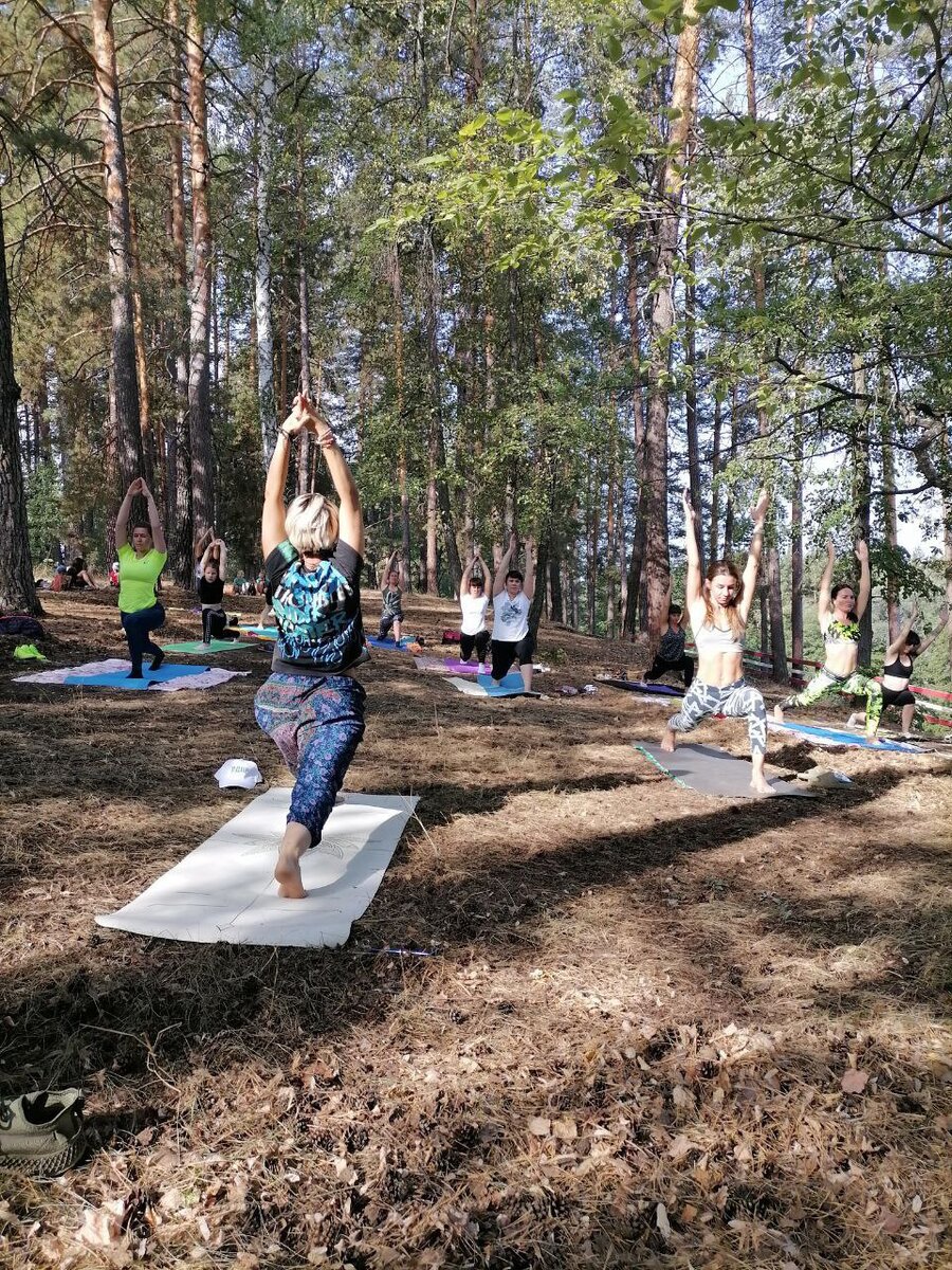 Поза воина1. Вирабхадрасана 1.