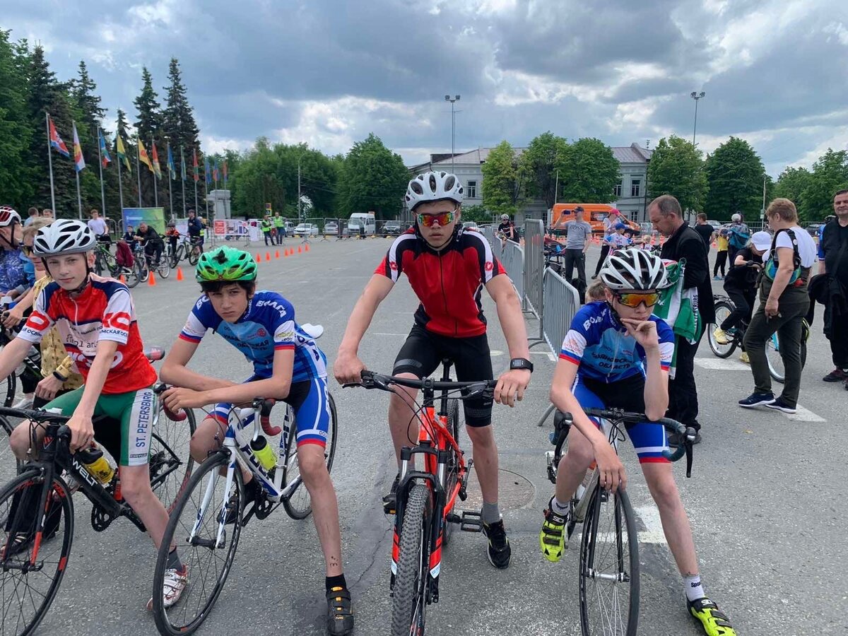 Ульяновский спорт. Спортсмен на велосипеде. Группа 3 гонки.