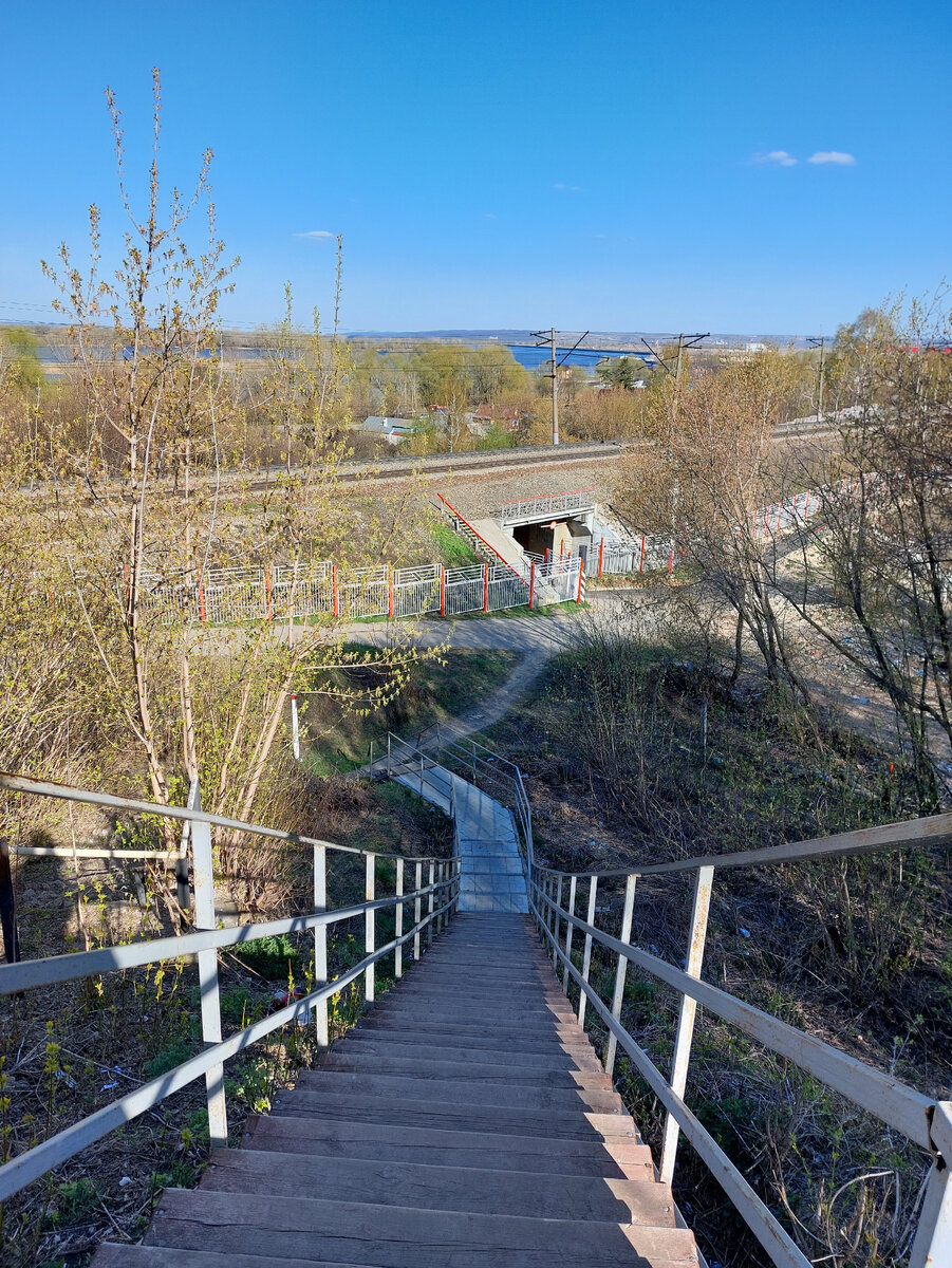 поднимаемся по лестнице