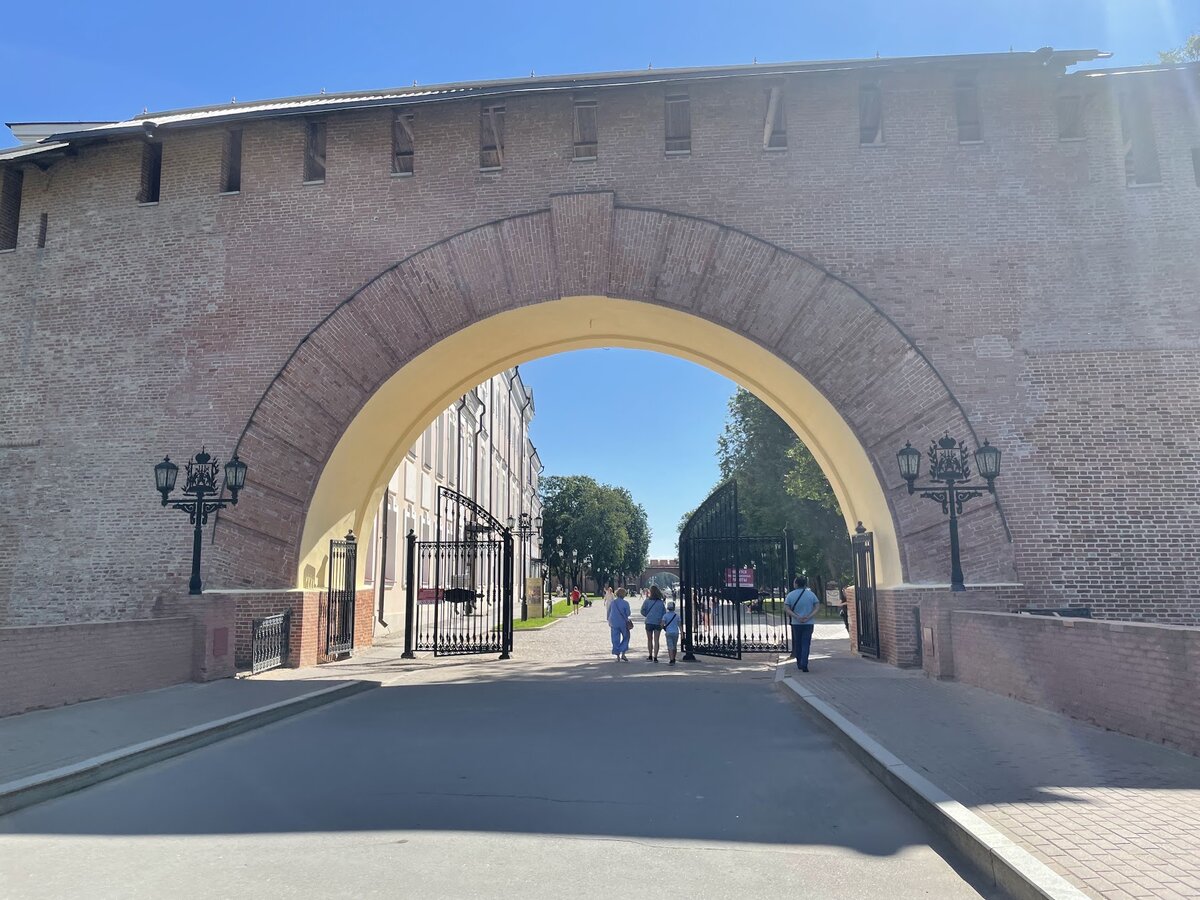 Вход в Новгородский Кремль