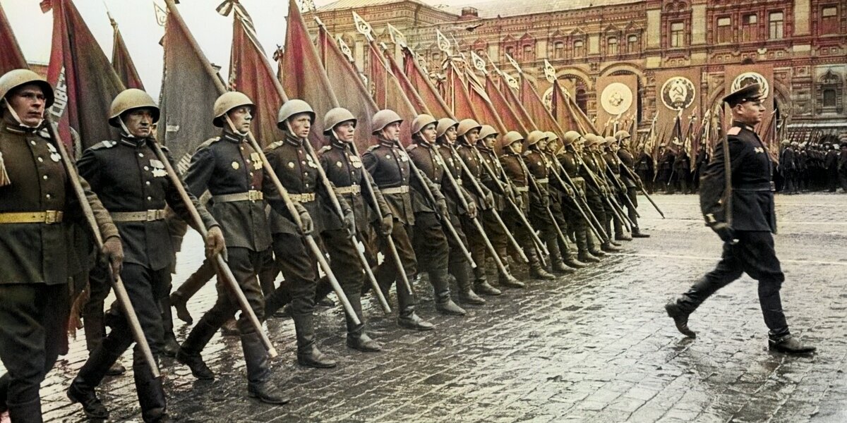 1945 3 июня. Знаменосцы на параде Победы 1945. Парад Победы 24 июня 1945 года. Жуков и Рокоссовский на параде Победы 1945.