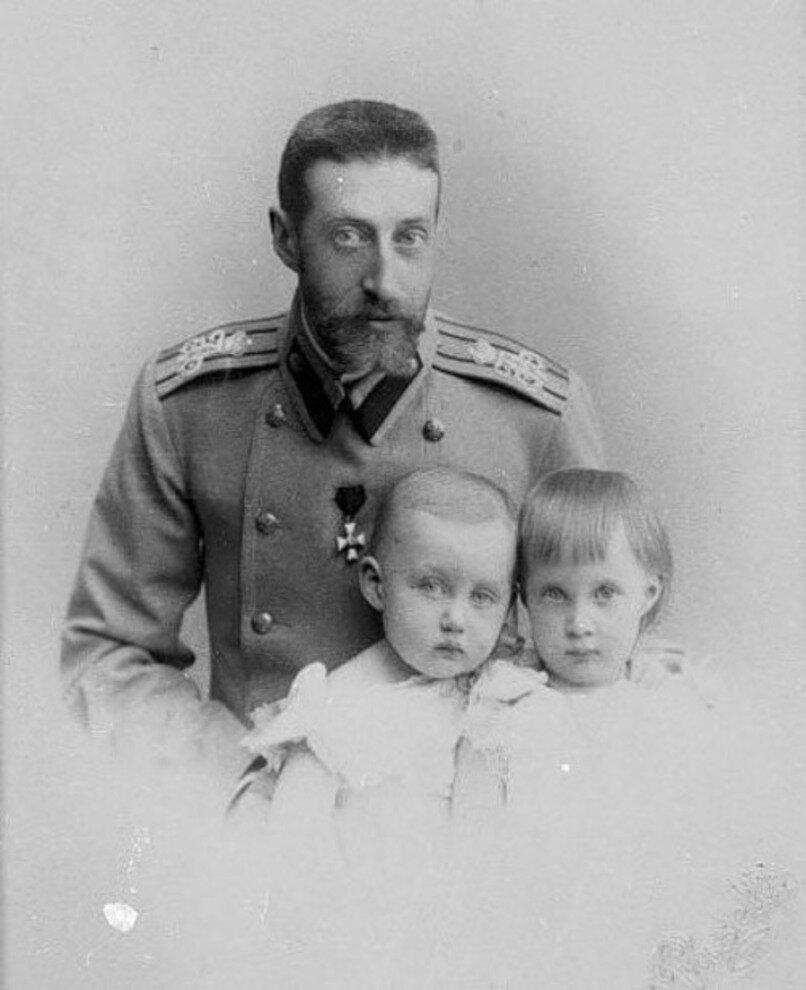 Константин Константинович с сыновьями Иоанном и Гавриилом