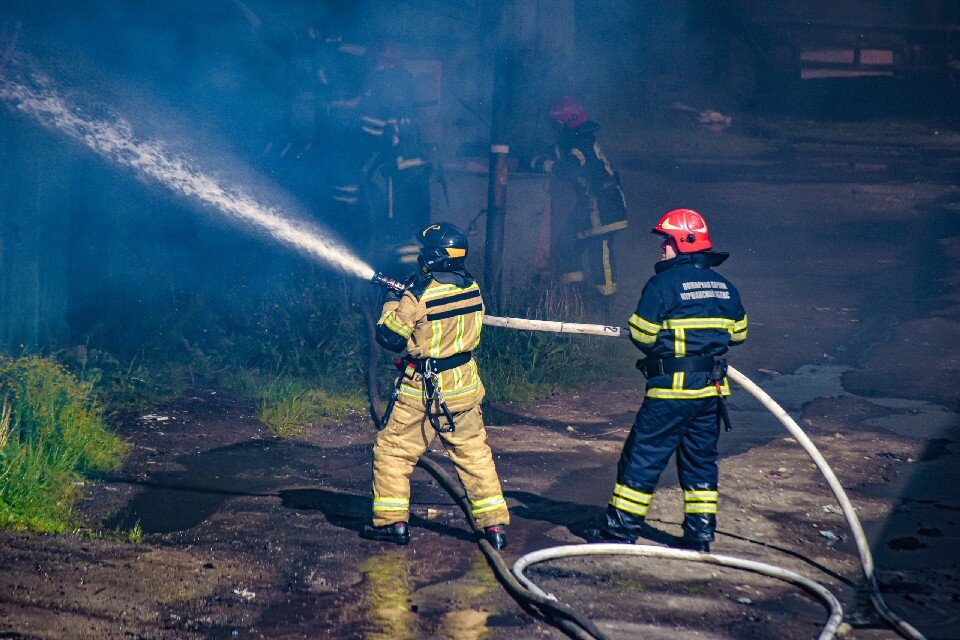     Причина пожара устанавливается. Фото: vk.com/mchs_murmansk