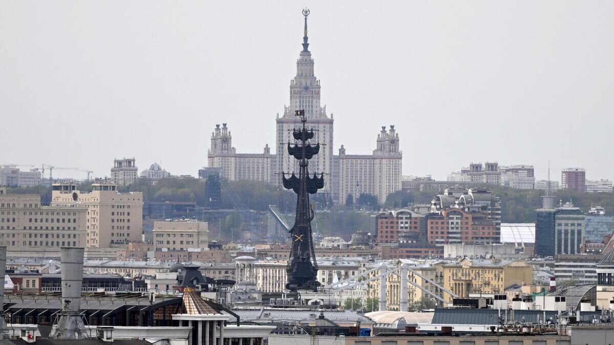    Памятник "В ознаменование 300-летия российского флота" работы Зураба Церетели в Москве© РИА Новости / Павел Бедняков