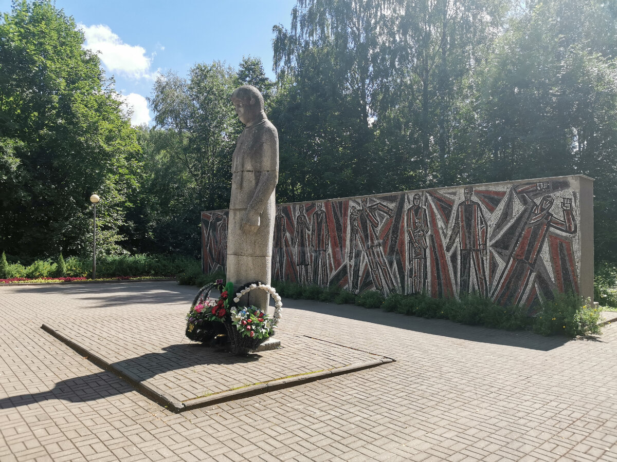 Экскурсии по России. СМОЛЕНСК. Реадовка - поместье старинного дворянского  рода, место скорби о погибших в годы ВОВ, зона отдыха горожан. | Экскурсии  по Смоленску | Дзен