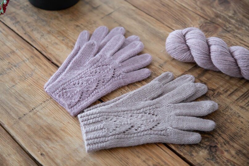 Перчатки по описанию Blossom Gloves