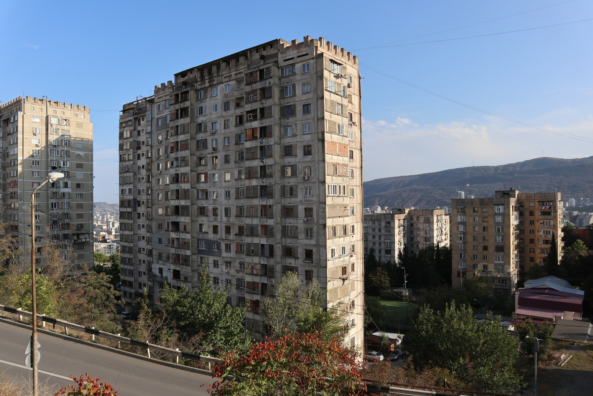 Советские многоэтажные районы в Тбилиси - страшненько, но красиво! Хотели бы тут пожить?
