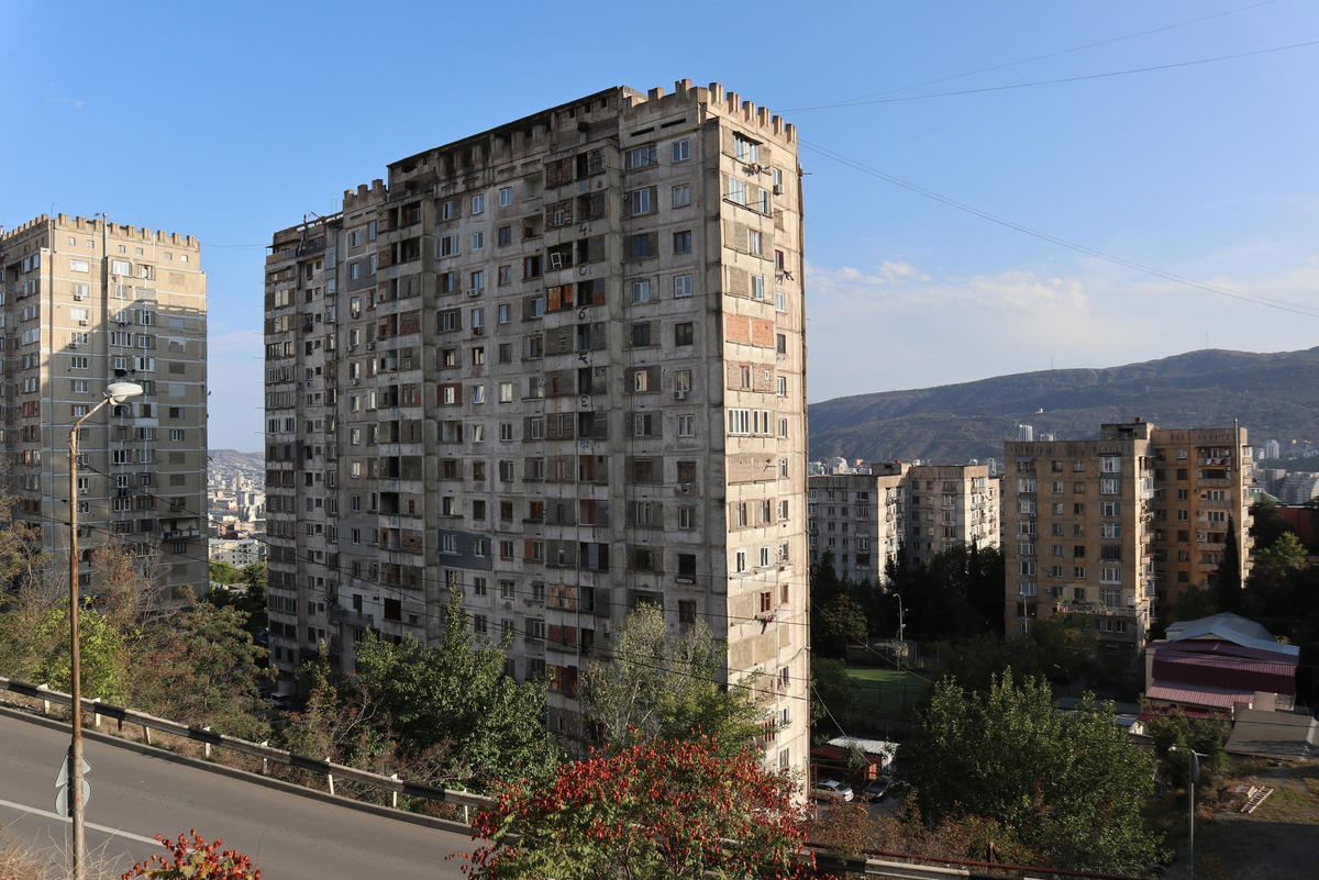 Советские многоэтажные районы в Тбилиси - страшненько, но красиво! Хотели  бы тут пожить? | Съездить по Глобусу | Дзен