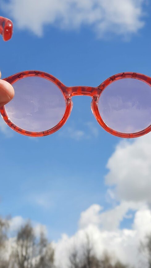 Пришлось снять розовые очки и посмотреть на мир 