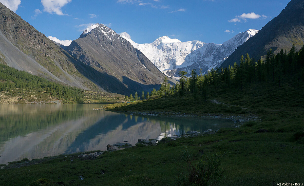 Озеро Аккем и гора Белуха