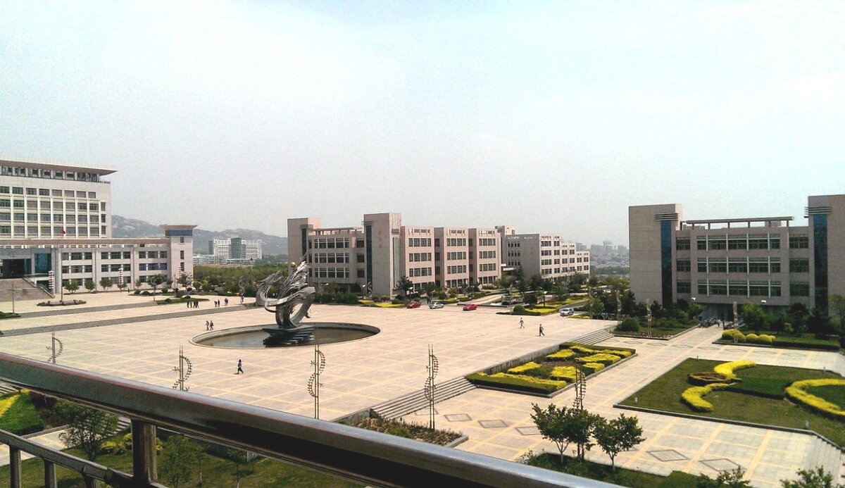 Шаньдунский  университет. Главная площадь
