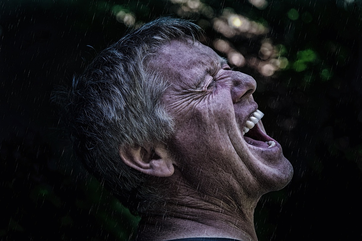 Источник: https://pixabay.com/photos/person-human-male-man-face-cry-802488/