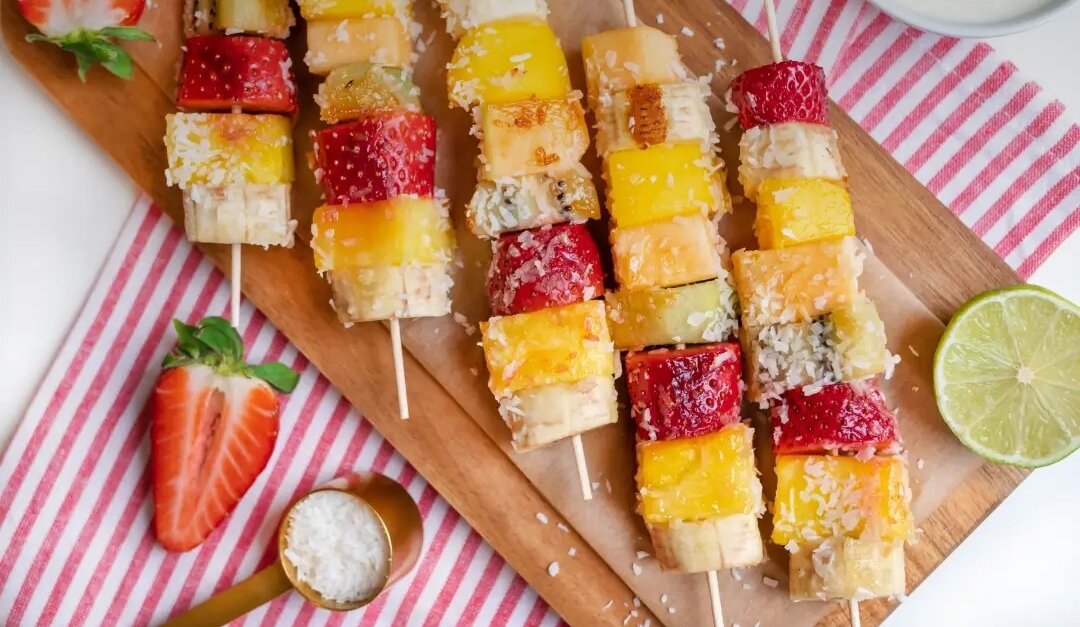 Фруктовые шашлычки с лаймовым соусом