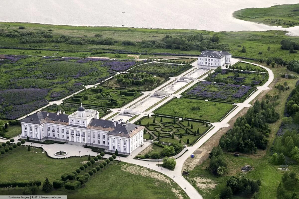 Сам дворец (здание слева внизу) неплохой вариант за 16 миллионов по мнению ГБУ и Росреестра.