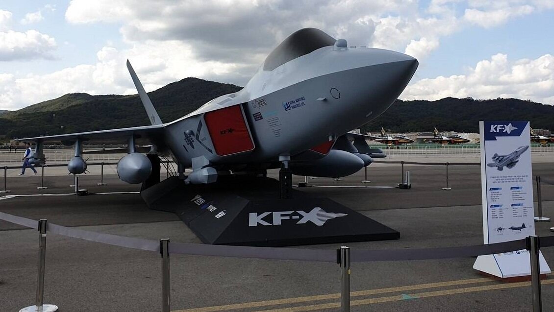 Полноразмерный макет южнокорейского истребителя «KF-X»