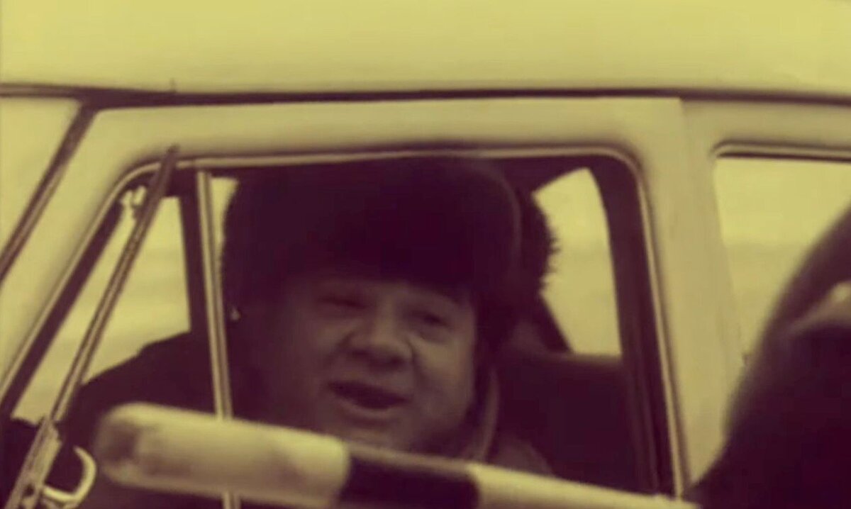 Леонов за рулём собственного автомобиля