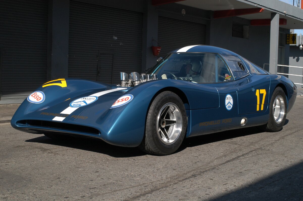 Huayra Pronello Ford на питлейне Монцы. 1968 г.