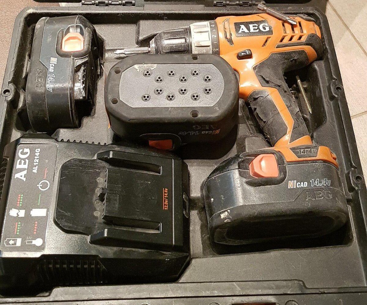 Древний, но надежный шуруповерт AEG BS 14G2 14.4v