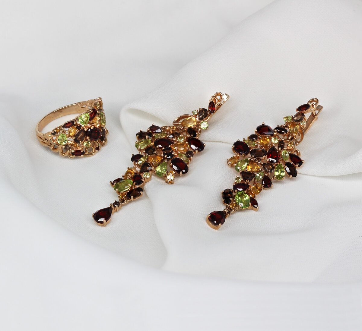 Сет из красного золота с гранатами, цитринами и хризолитами (арт. С120-945М1) Цена: 158. 931 ₽