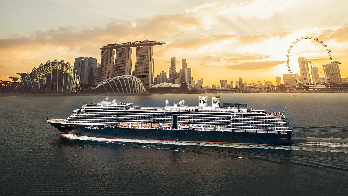 Круизный лайнер Holland America Line по Азии