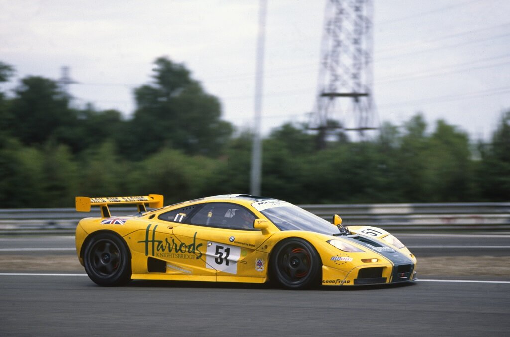 Спортивный автомобиль под номером 23. MCLAREN f1 GTR 1995. Макларен f1 GTR. MCLAREN f1 GTR LM. MCLAREN f1 le mans 1995.